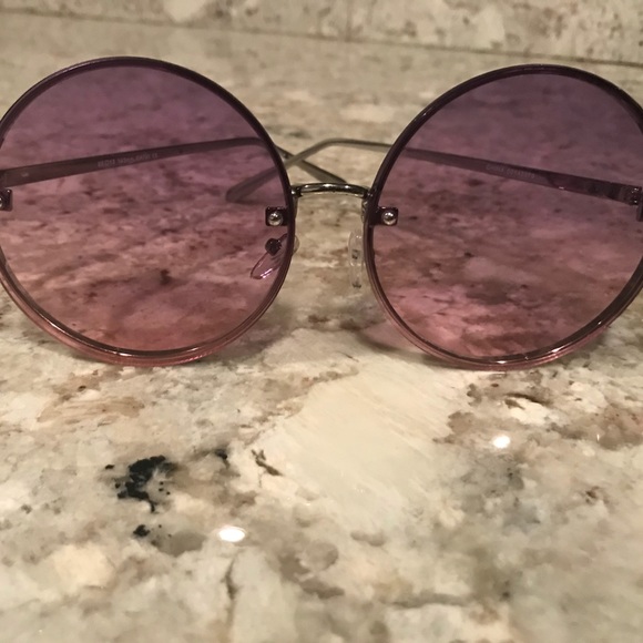 Pair of purple Shades made in China - Picture 5 of 6